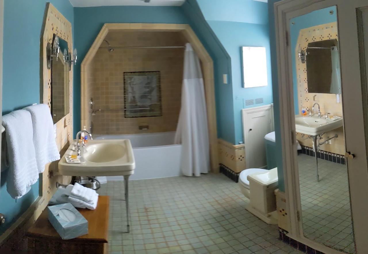The Oaks B&B Hotel And Spiritual Center Jamestown Eksteriør bilde