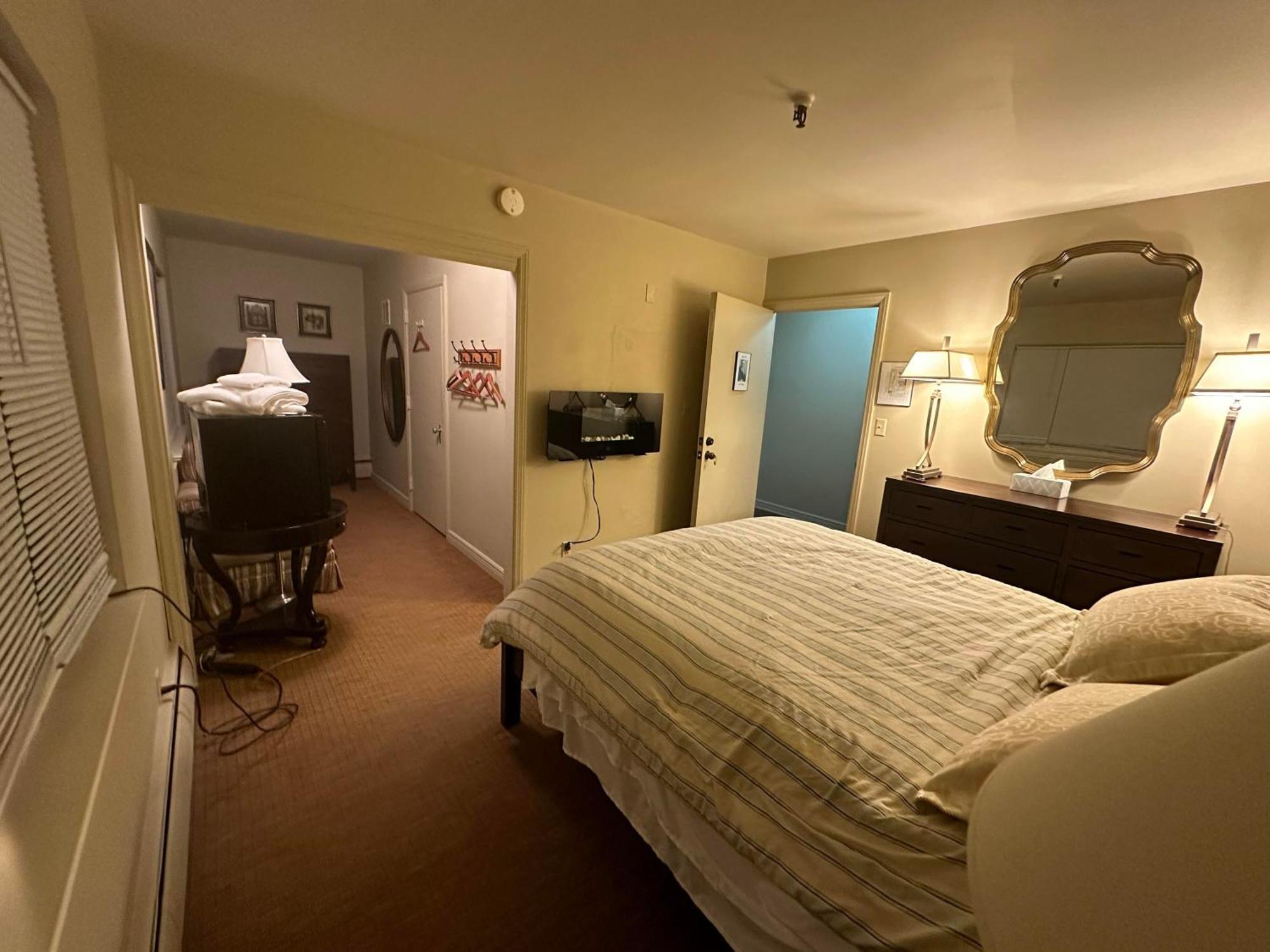 The Oaks B&B Hotel And Spiritual Center Jamestown Eksteriør bilde
