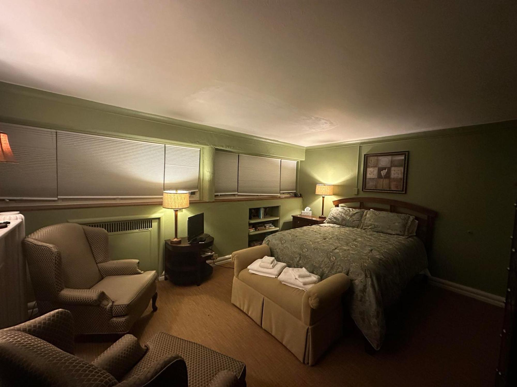 The Oaks B&B Hotel And Spiritual Center Jamestown Eksteriør bilde